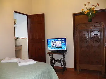 Hotel Ciudad Condal Antigua 3*,