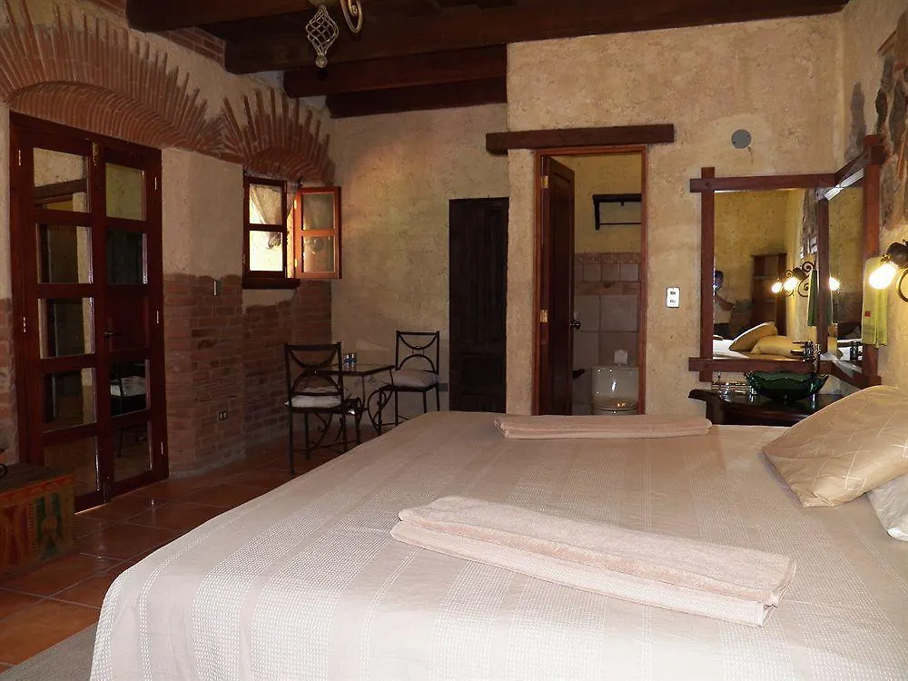 Hotel Ciudad Condal Antigua 3*,